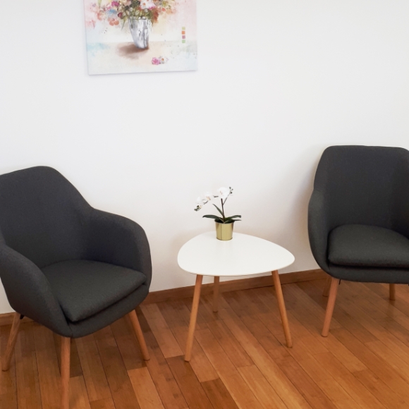 Pisarna K25 naslovna